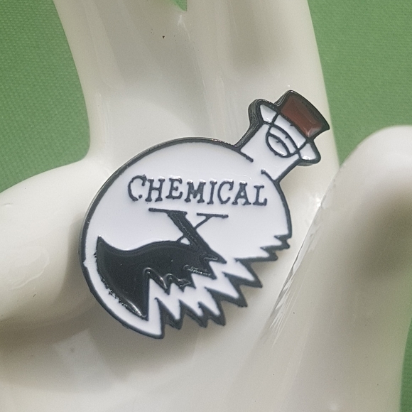 ☣️🎀 Powerpuff Girls Chemical X Pin 💥 - Picture 4 of 4